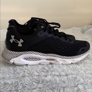 Under Armour Hovr Infinite 3 Black Bluetooth-Enabled Sneakers